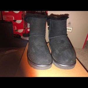 Womens Mini Bow UGG size 6!